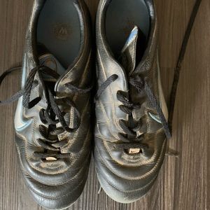 Nike women’s soccer cleats 10